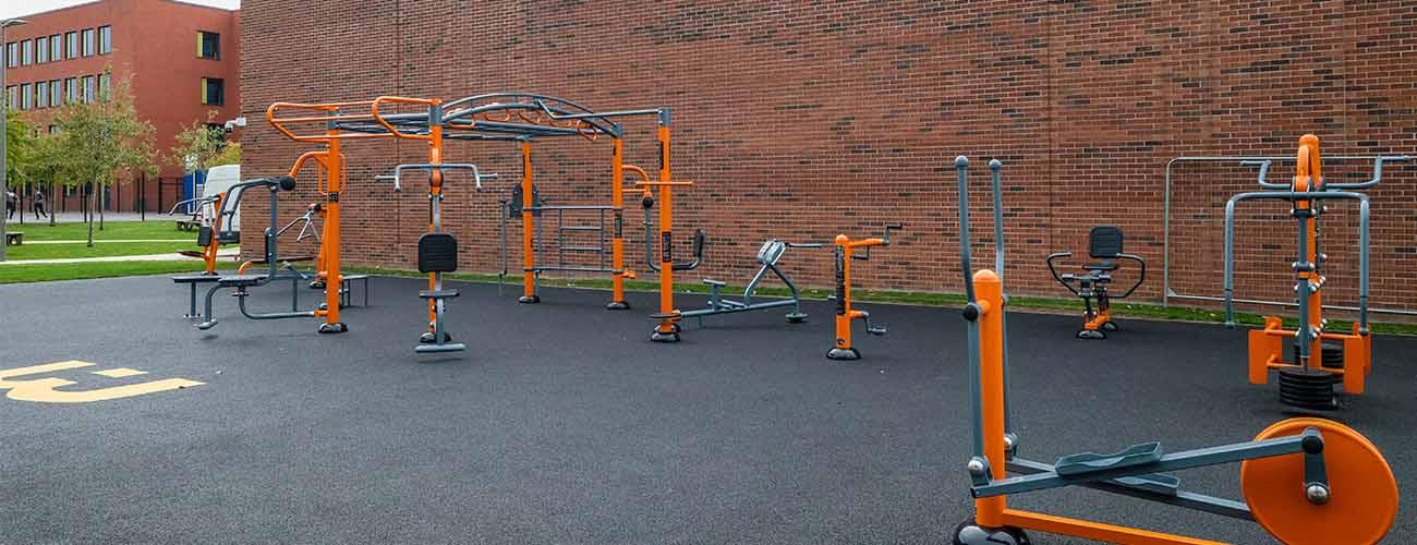 New fresh air fitness outdoor gym equipment in legacy park