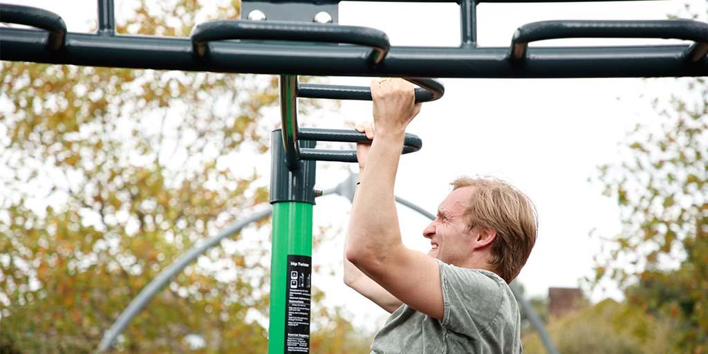 man improving grip strength on the Fresh Air Fitness Big Rig