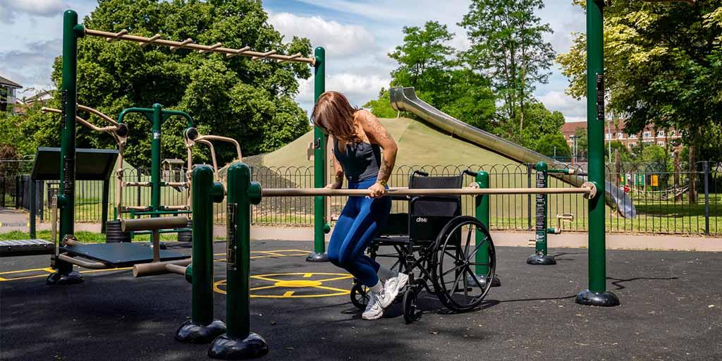 lady using parallel bars